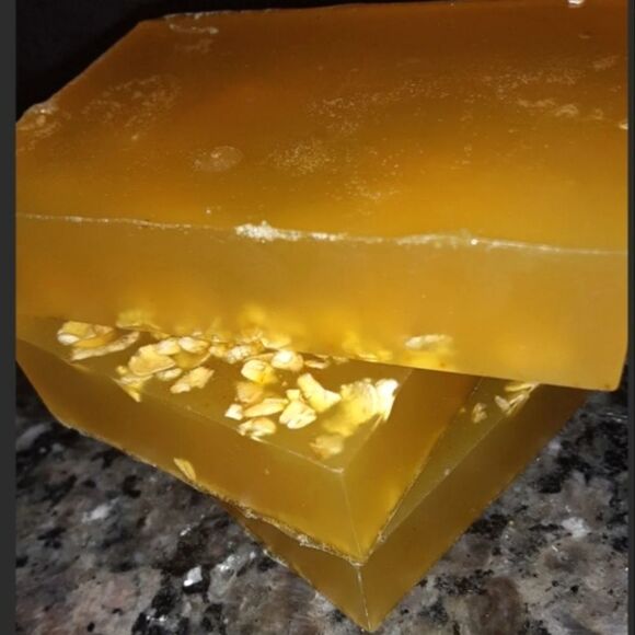 Hand Crafted organic vanilla bunches of oats soap bar - Picture 4 of 5